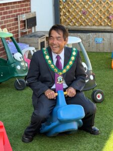 Mayor Shing on a see-saw