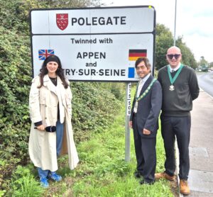 Alexa, Mayor Stephen Shing and Deputy Mayor Dan Dunbar stood in front of the twinning sign in Polegate