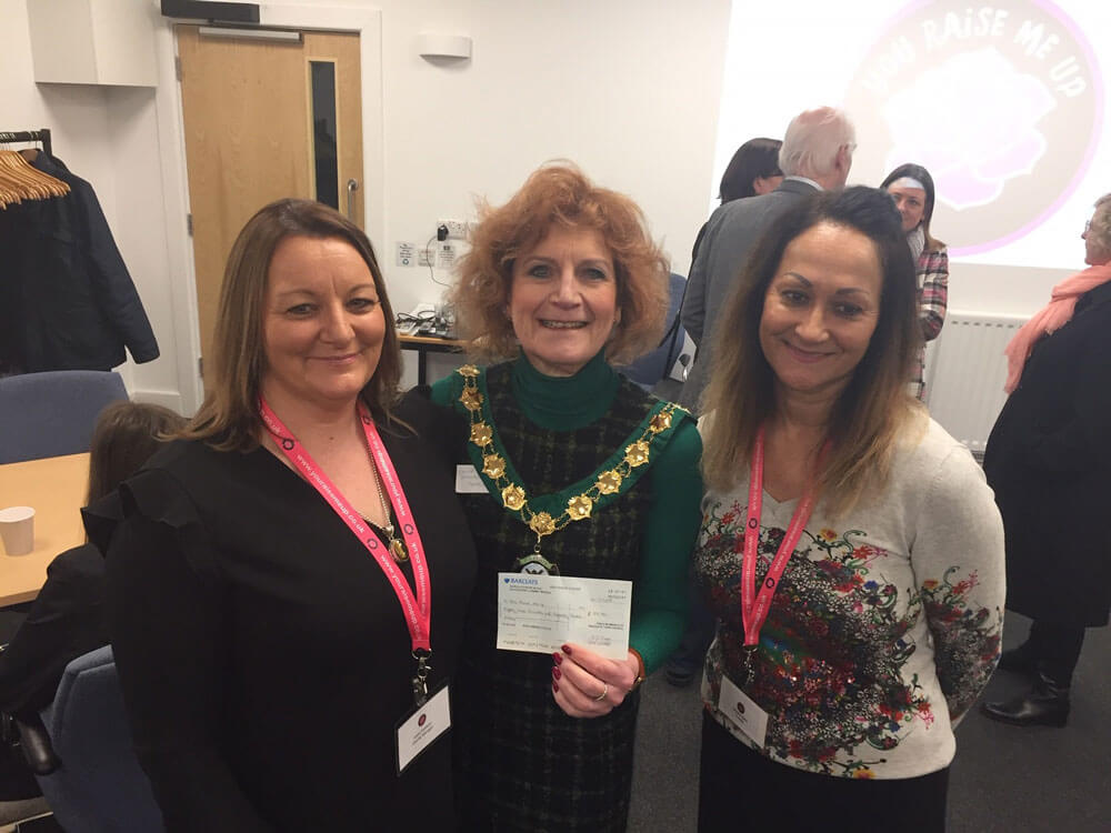 Mayor presenting donation to YRMU